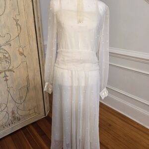 Chic Ivory Long-Sleeve Wedding Dress